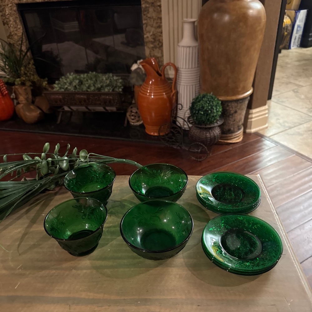Set of (10)-2 emerald green sandwich glass cups, 2 dessert bowls and 6 saucers i